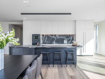 Triple-aspect Penthouse with harbour views