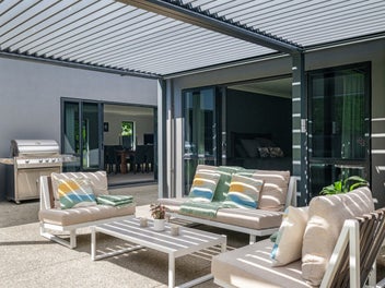 Great location, garaging and size!