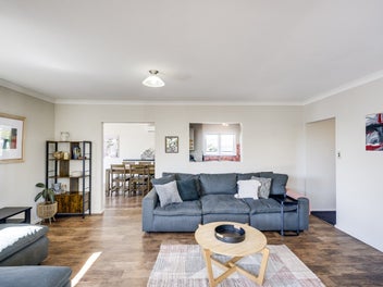 Central, spacious family living in Taradale