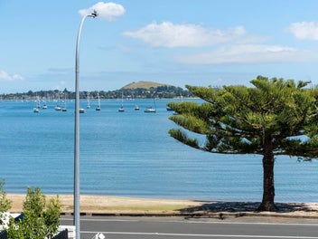 Beachside Bliss in Bucklands Beach
