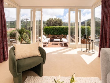 BEAUTIFUL 5 BEDROOM VILLA IN CENTRAL KARORI