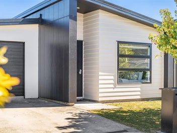 Low Maintenance and Ready to Move In!