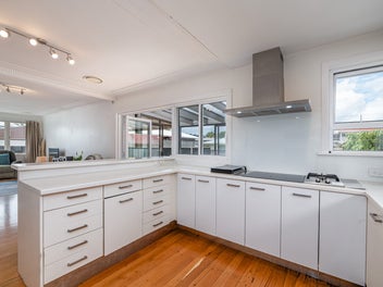 Out of Auckland Owner Says Sell