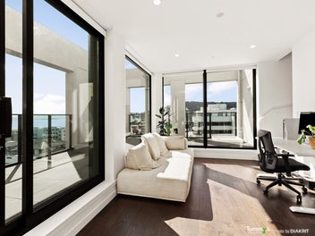 PENTHOUSE LEVEL PERFECTION - SUN AND VIEWS