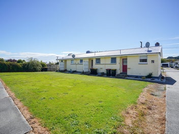 Rare High-Yield Investment -10 Unit Block Seldom