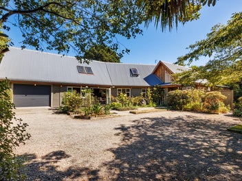 Spacious family haven in the heart of nature