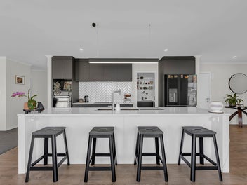 Discover Your Dream Home by the Beach!