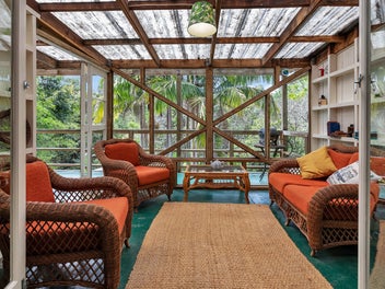 Private Retreat - in the heart of town