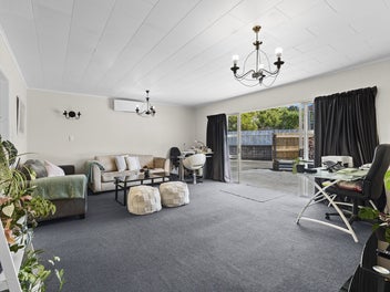 PRIVATE + SUNNY 2 BED