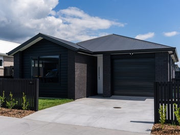 Brand new home ready now !