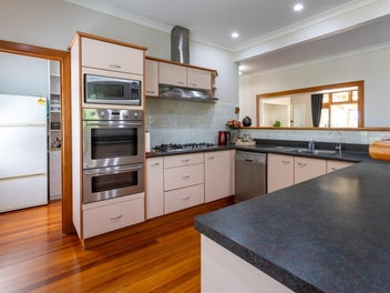 Woodville House