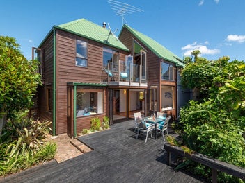Charming Cedar Home with Sea Views