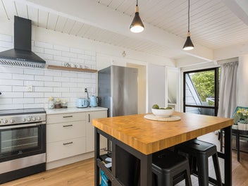 Funky and Freehold in Stanmore Bay