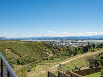 Quiet Cul-De-Sac Living with Great Views