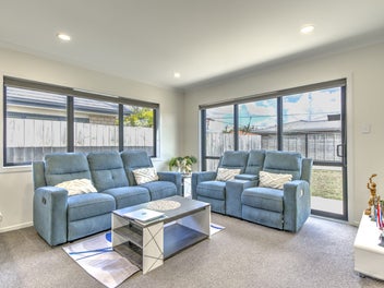 Freehold, 3 Bedroom and Double Glazed