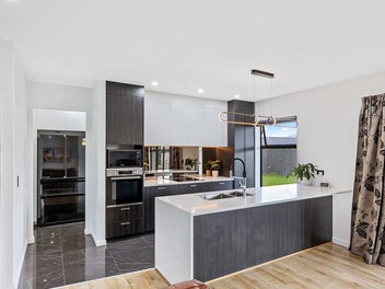 Owners' Move Abroad Requires Prompt Sale