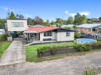 Spacious Family Living Near Waikato River