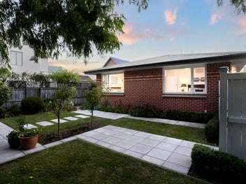 Leafy, Light-Filled Haven in Premium St Albans