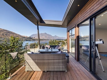 Iconic Views, Luxe Living