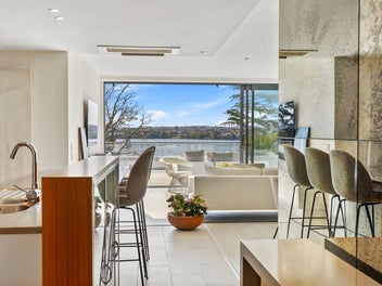 Lakefront lifestyle in Takapuna