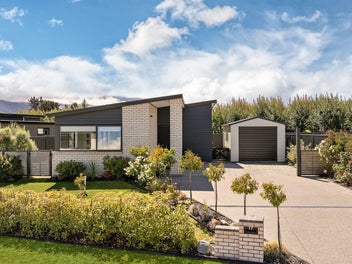 Modern, low maintenance living in prime location!