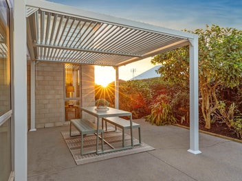 Low-Maintenance Living at The Lakes