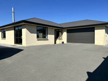 Modern 3 Bedroom Townhouse