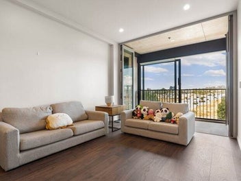 Modern 1 Bed + Study in Albany – Must Sell!
