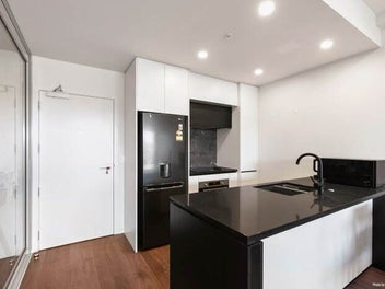 Modern 1 Bed + Study in Albany – Must Sell!