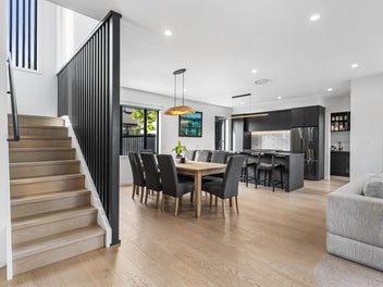 Spacious & Contemporary Family Home