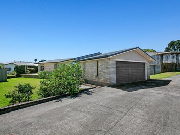 LOW-MAINTENANCE, SUNNY & FAMILY FRIENDLY