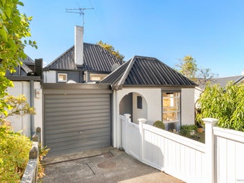 Bright & Secure Remuera Living