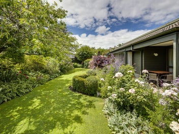 Home and income on desirable York Street