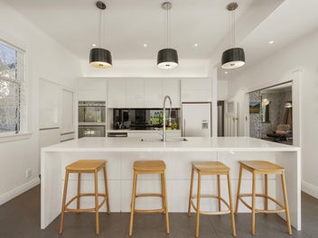 EXCEPTIONAL SEASIDE LIFESTYLE IN SEATOUN