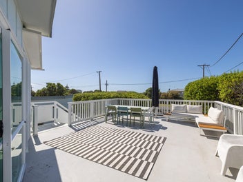 Large Family Retreat In The Heart of...