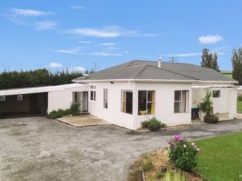 Country Charm close to Town (plus gst if any)
