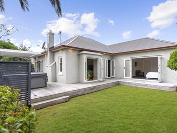 Auction on-site Monday 24th at 6pm