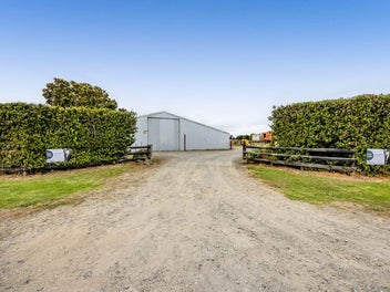 HUGE SHED + LAND - WORK, STORE, DEVELOP!