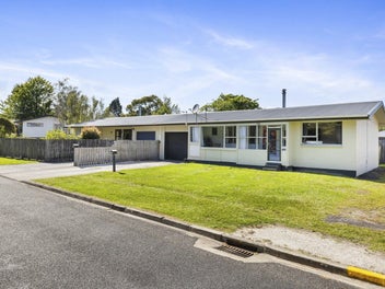Dual Income opportunity with lake views!