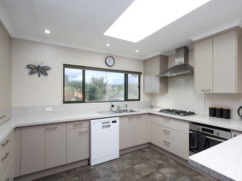 Spacious four bedroom family home in Wakefield