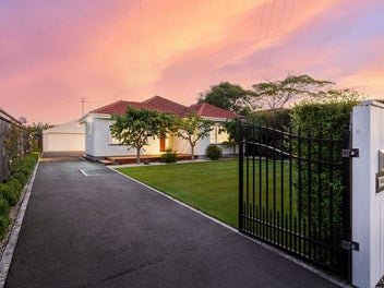 Renovated, Studio, 4-car Garage