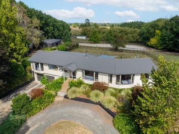 The perfect Cambridge equine property