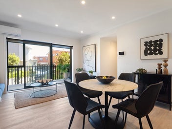 Contemporary Ground Floor Apartment with Carpark