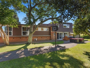 Mid-Century Modern Masterpiece!