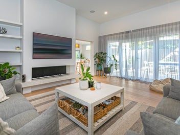 STYLISH & MODERN ON OCEAN BEACH ROAD