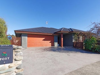 Beautiful spacious 4 b/room family home