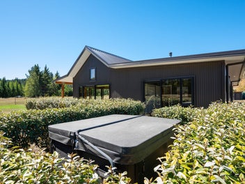 Dunstan Dreaming: Modern Luxury Awaits