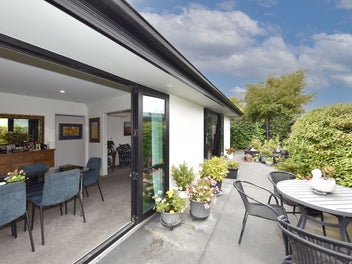 * UNDER OFFER * Single Level - Standalone - Post Q