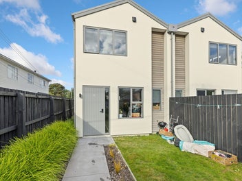 MUST SELL Vacant, Freehold Title - Bargain
