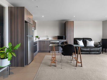 Immaculate Apartment On Top Floor with Lift